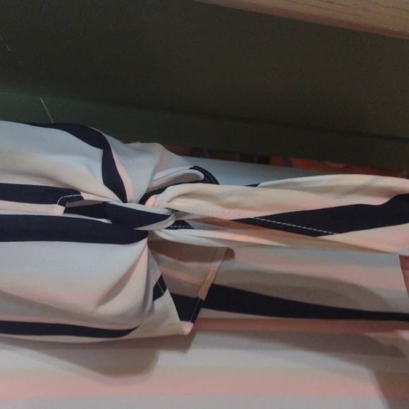 The Limited Woman's Pullover Blouse - Picture 3 of 5